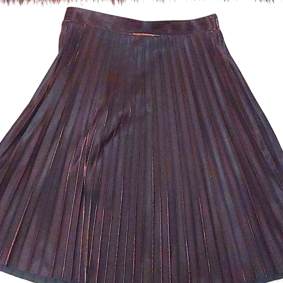 Lauren Conrad Metallic Accordion Pleat Skirt Size Large - Picture 3 of 8